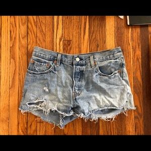 Levi low waisted shorts